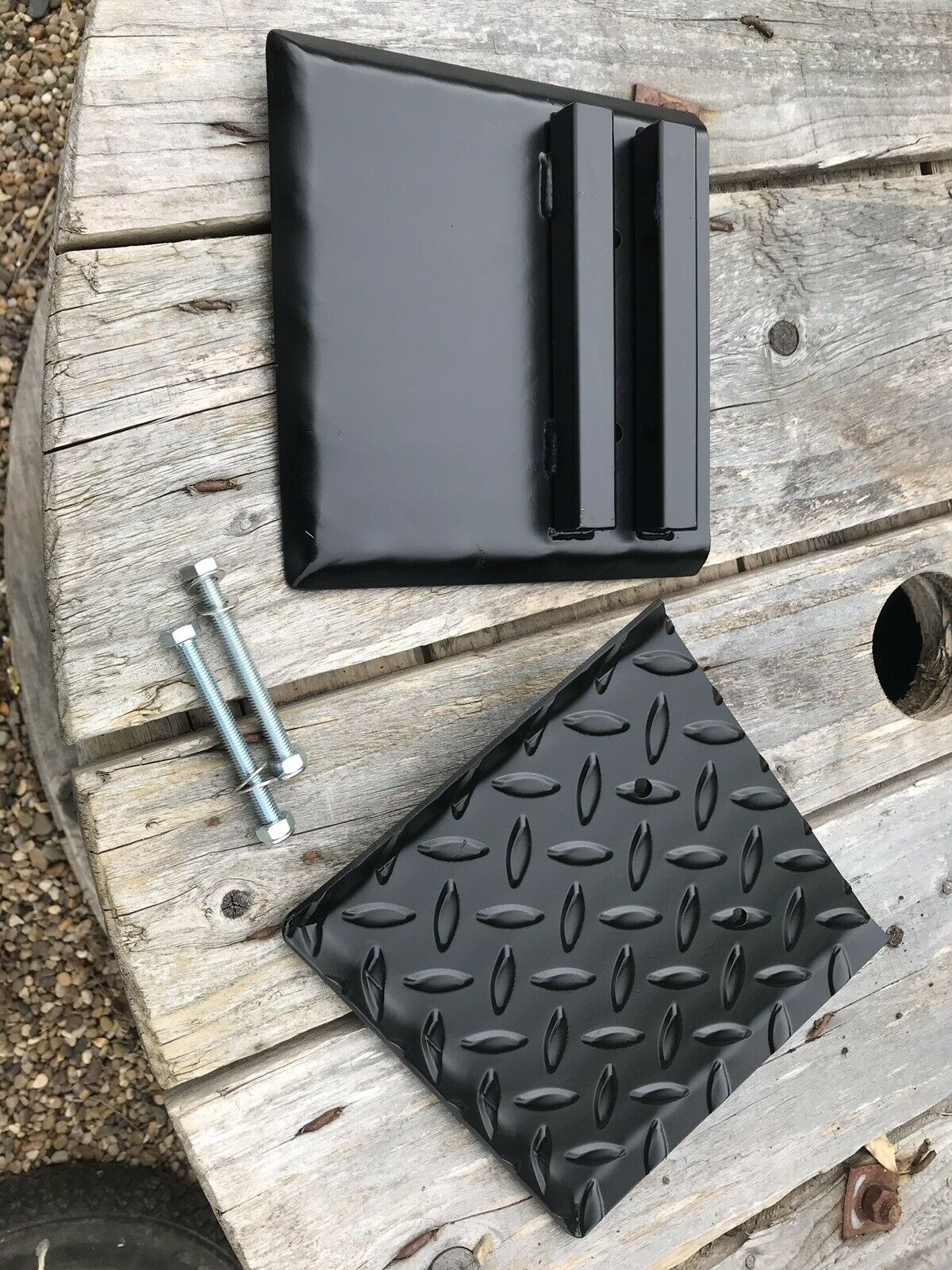 Side extension plates to fit to hydraulic motorcycle table lift/bench to allow you to safely use it with a Lambretta or Vespa scooter with wide stands. title