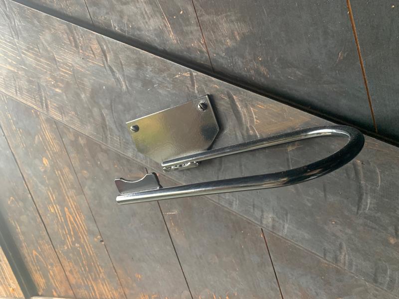 Skateboard hanger